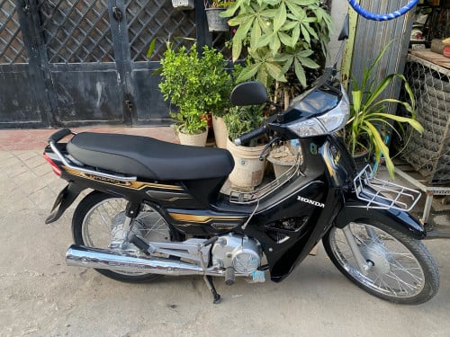 ម៉ូតូ06 ឡេីង 022 មានកាតគ្រីម៉ាសុីនតាន់តម្លៃ 960$.