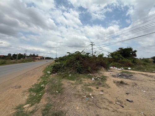 ដីនៅជាប់ផ្លូវធំ1440 លក់