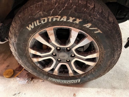 លក់សំបកកង់ឡាន2គ្រាប់ឌឺឡេ2025ស្អាត95%កាលទីញ1ជាង200$លក់វិញ100$ R18 ដាក់ត្រូវ Ford Mazda RAlly