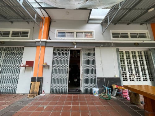 ផ្ទះល្វែងសម្រាប់លក់ 59500 ចរចារ