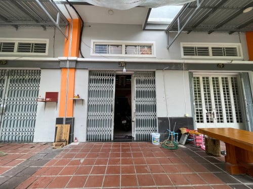 ផ្ទះល្វែងសម្រាប់លក់ 59500 ចរចារ