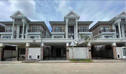 វីឡាភ្លោះAលក់បន្ទាន់ / Twin Villa For Sale