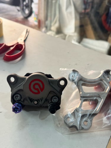 កាប៉ែន Brembo ស៊ីន scoopy