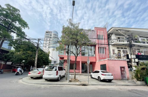 ផ្ទះកែងសម្រាប់លក់ នៅសង្កាត់ចតុមុខ | Corner house for sale in Sangkat Chakto mukh