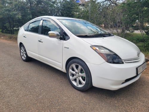 ត្រូវការលក់ឡាន Prius 05 FullOption ពណ៍ស