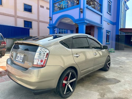 ឡានលក់ Prius ឆ្នាំ08 full option ធានាឡានស្អាត