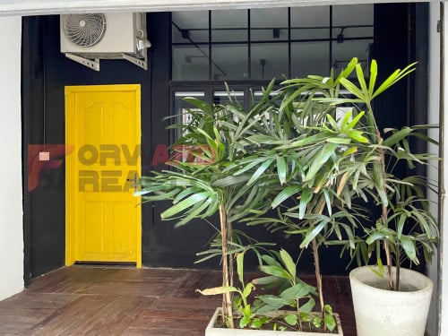 🏡1 Bedroom Renovated Townhouse for Rent in Doun Penh Area.