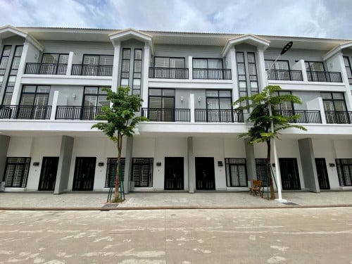 💥វីឡាកូនកាត់ LV  សម្រាប់លក់ តម្លៃល្អ នៅបុរី ប៉េងហួត ច្បារអំពៅ