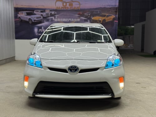 2013 Toyota Prius ទើបរៀបចំហើយធានាថ្មី