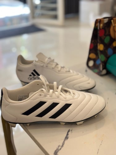 Adidas Football shoes 90%(Original made in Cambodia)
