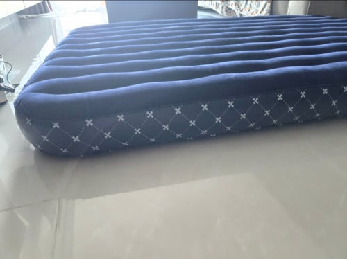 Air mattress (free pump)