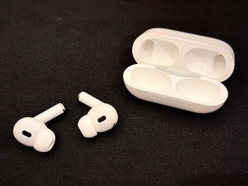 Apple AirPods Pro (2nd Gen – Lightning) + Free Rugged Case