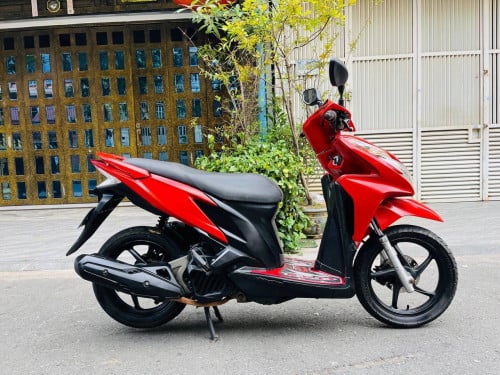 Honda click (110cc, year2015, 690$) have all documents