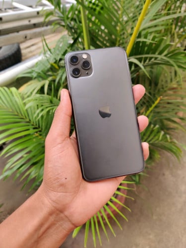 iPhone 11Pro Max សានុំសុីន 97%លក់ឬដូរ
