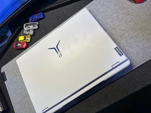 Lenovo Legion R9000P ARX8 850$