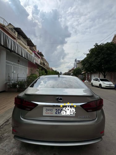 Lexus ES300h ឡានស្អាត ធានាឡានស្អាត ហ្សុីន
