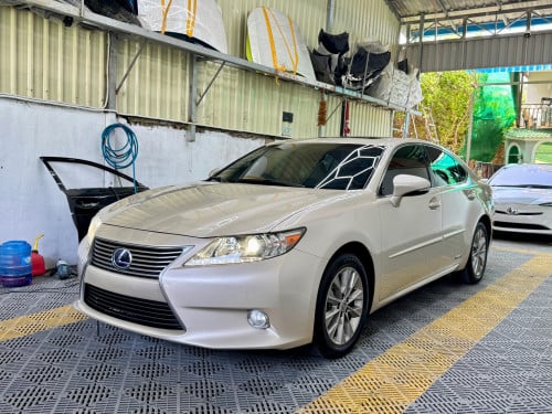 LEXUS ES300H Full Premium ឆ្នាំ 2013 ពណ៍មាស ក្នុងលឿង