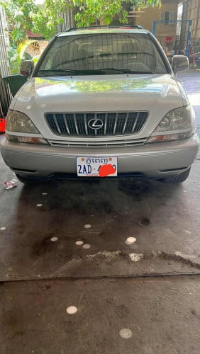 Lexus Rx 300 ឆ្នាំ 2002 ពណ៌ ស កាម៉ៃ pong01