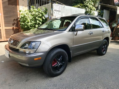 LEXUS RX300 ឆ្នាំ2000 ប៉ុង2 តម្លៃ 8900$