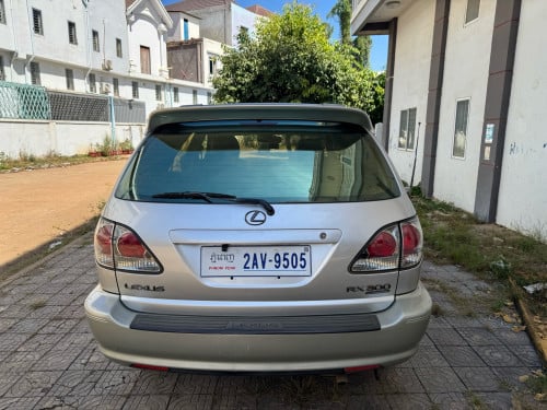 Lexus RX300 2001 ប៉ុង1 ធានាឡានថ្មីដាច់