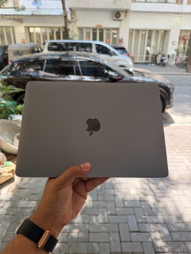 MacBook Pro 2019 13” i7 16G/1TB Good Battery