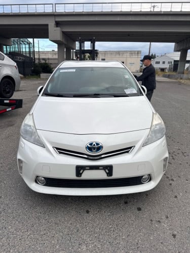 Sale Toyota prius V 2012 option5 ឡានមូល​ថ្នាំ​ហ្សុីន​1ជុំ​