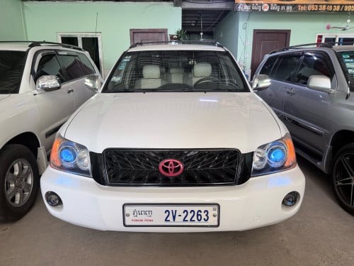 Toyota Highlander 2002 V4 ប៉ុងមួយ កៅអីចុច ប្រភេទឡានមូលសានុំ តុបតែងហើយស្អាត