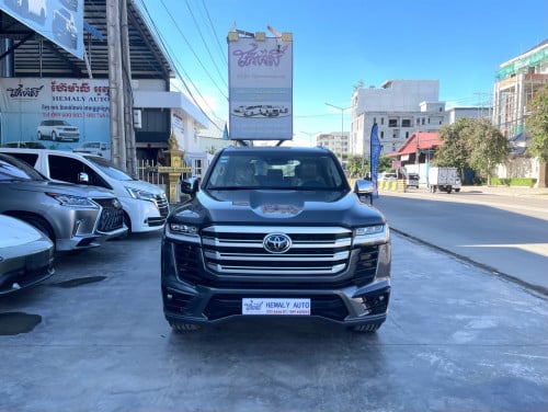 Toyota Land Cruiser LC 300 VX-R Full Options 2022 • Options ( Auto doors ទ្វាបុឺត 4 ទ្វា )