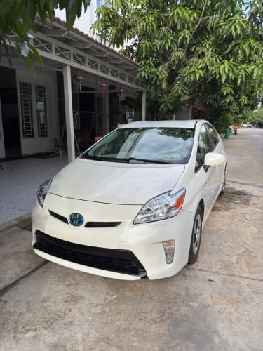 Toyota Prius 2014 option 2 up 3 for sell