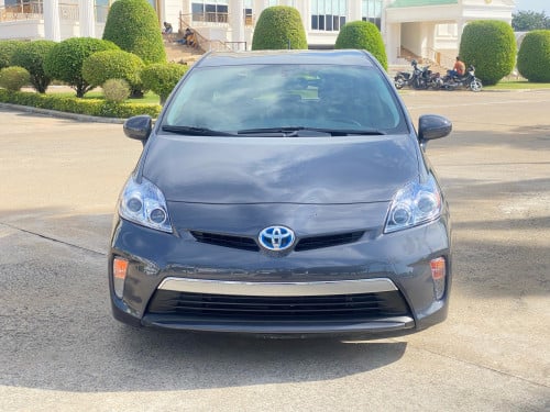 Toyota Prius 2014 option 5 Plug-In  Advance ទេីបតែចូលស្តុកថ្មី តម្លៃល្អខ្បង់រំលោះសិក្សា១ថ្ងៃដកឡាន