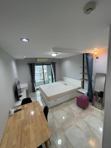 UK313 type studio room