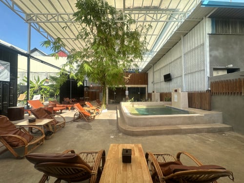 រើសបុគ្គលិករត់តុ និង សំអាត (ប្រុស)