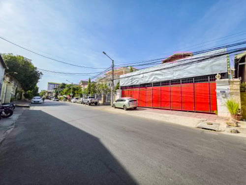 ឃ្លាំង​សម្រាប់ជួលនៅទឹកល្អក់