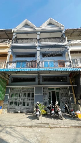 ផ្ទះល្វែងសម្រាប់ជួលឬលក់ ផ្សារចាក់អង្រែក្រោម