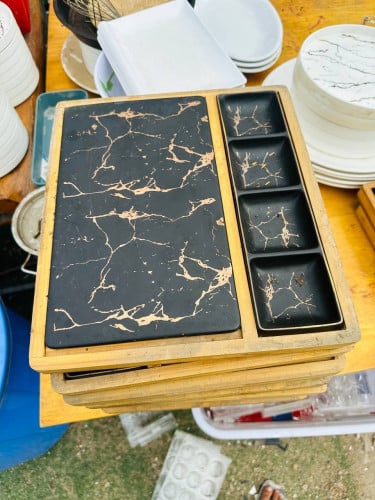 ចានទឹកជ្រលក់និងសាច់