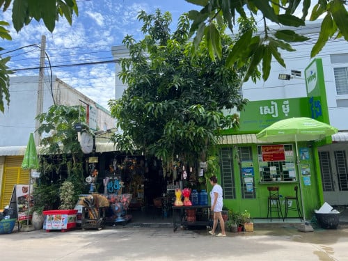 ក្មេងជួយលក់​អីវ៉ាន់ ចាប់ហួយ និងដឹកអីវ៉ាន់