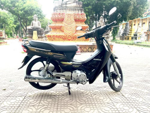 លក់សង់012Up 022 ម៉ាសុីនតាន់ 1350$ ចរចារ
