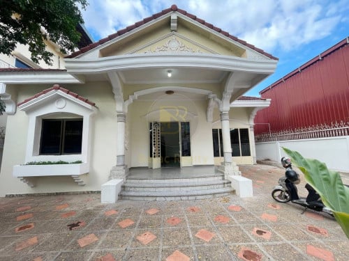 វីឡាសម្រាប់ជួល 3បន្ទប់ នៅខាងត្បូងផ្សារទួលទំពូង