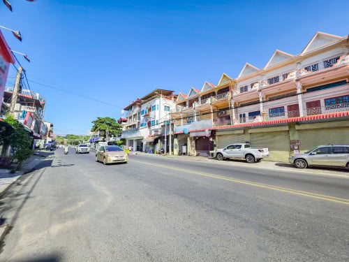 ផ្ទះអាជីវកម្ម(3ល្វែង)នៅទួលគោក