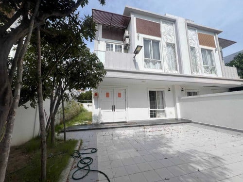 វីឡាភ្លោះB សម្រាប់លក់នៅបុរីឌឺផ្លរ៉ា | Twin B Villa for Sale in Borey The Flora