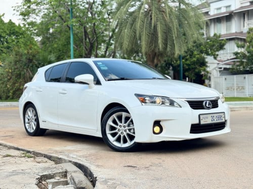 លក់ CT. 200H .ឆ្នាំ​  2011​ ហ្វូល​