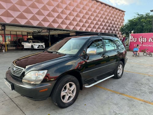 ធានាអត់បុកប៉ះ​ LEXUS 99 ហ្គាសហេីយ