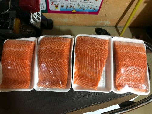 មានលក់ត្រីSalmonសម្រាប់បងៗយកទៅ ហូបនៅផ្ទះឬយកដាក់បុកល្ហុង 1ដុំកន្លះគីឡូ 35000៛ ធានាសាច់ស្រស់