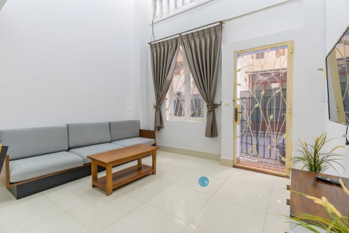 3BR Townhouse For Rent - Phsar Kandal 1, Daun Penh