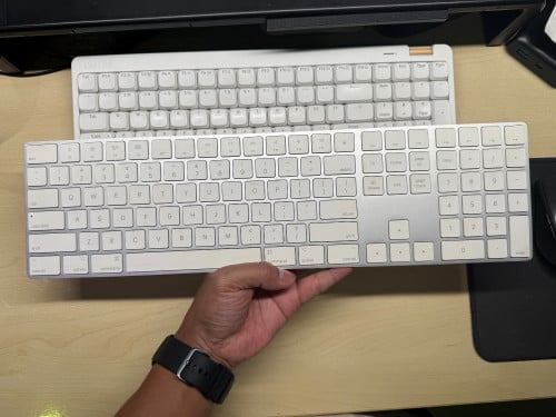 Apple Magic Keyboard (Full Size) – Good Condition