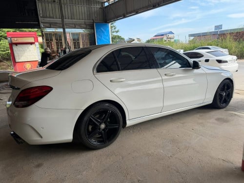 C300 2016 ក្នុងលឿង