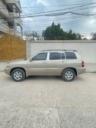 Car for sale highlander 04 V4 pong1 ឡានថ្មីណាស់ធានាឡានអត់បុកអត់ច្រេះទឹកថ្នាំស្រីន