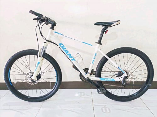 GIANT តួដេរ៉ា