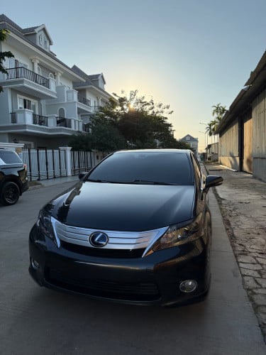 HS250h សម្រាប់លក់ ឡានជិះផ្ទាល់ខ្លួន ដឹកកូនទៅរៀន