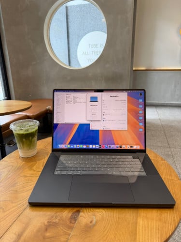 MacBook Pro 16" M4 Max, 16c CPU, 40c GPU, 128GB, 2TB